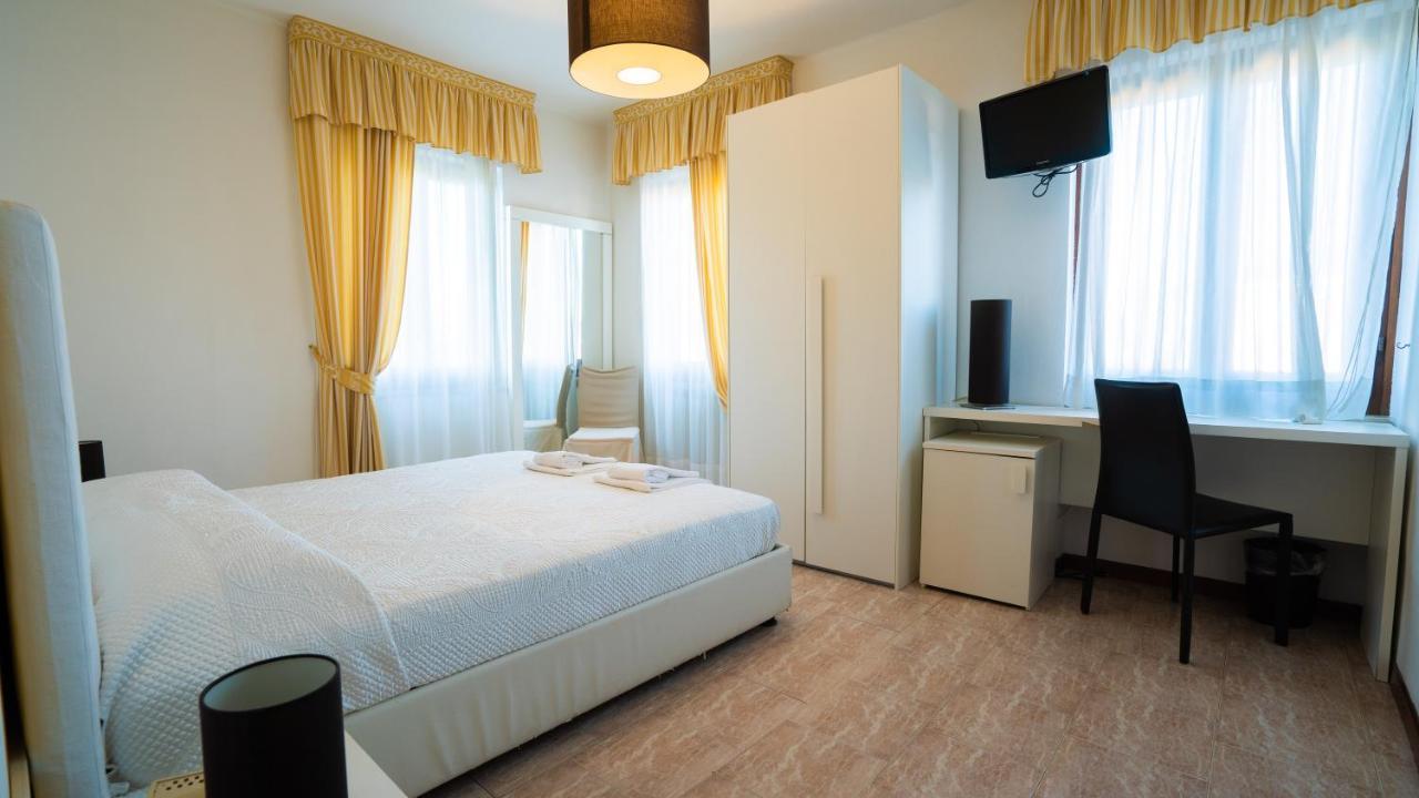 Hotel Sirena Lazise Buitenkant foto