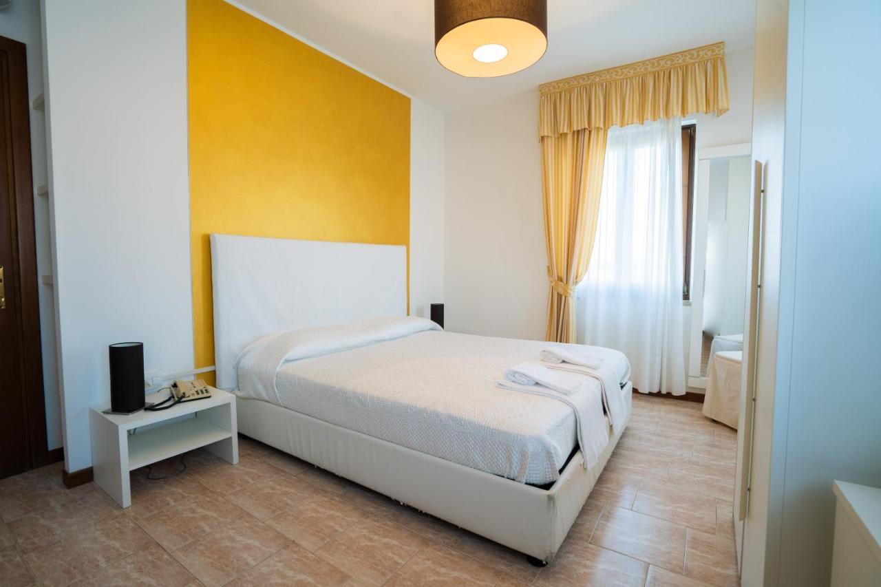 Hotel Sirena Lazise Buitenkant foto